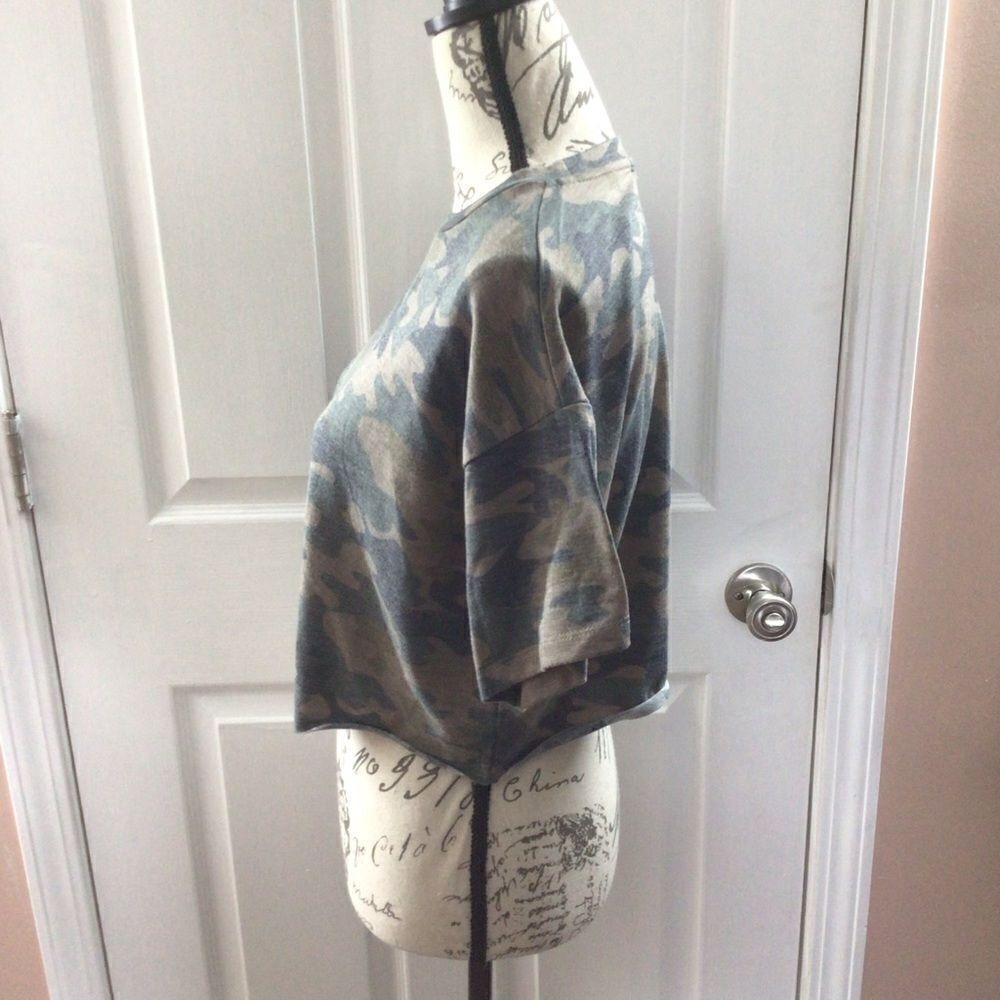 SALE Women's Tresics Camo Green Tie Front Cropped T Shirt Size Small - Picture 3 of 8
